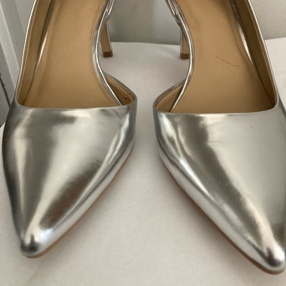 Silver Heels, (about 2.5”)👠, size-7, Leather, - Picture 4 of 11